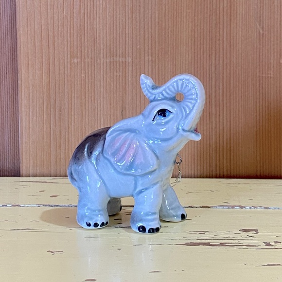 Vintage Elephant Ceramic Family Decor Figurines - Picture 5 of 6